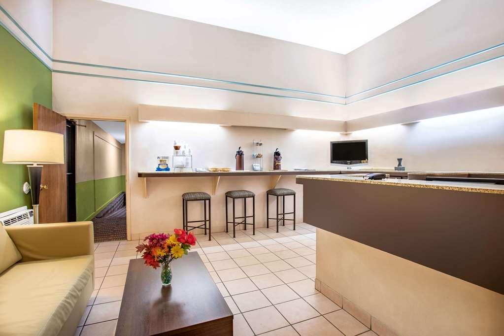 Hotel Super 8 By Wyndham Craig
