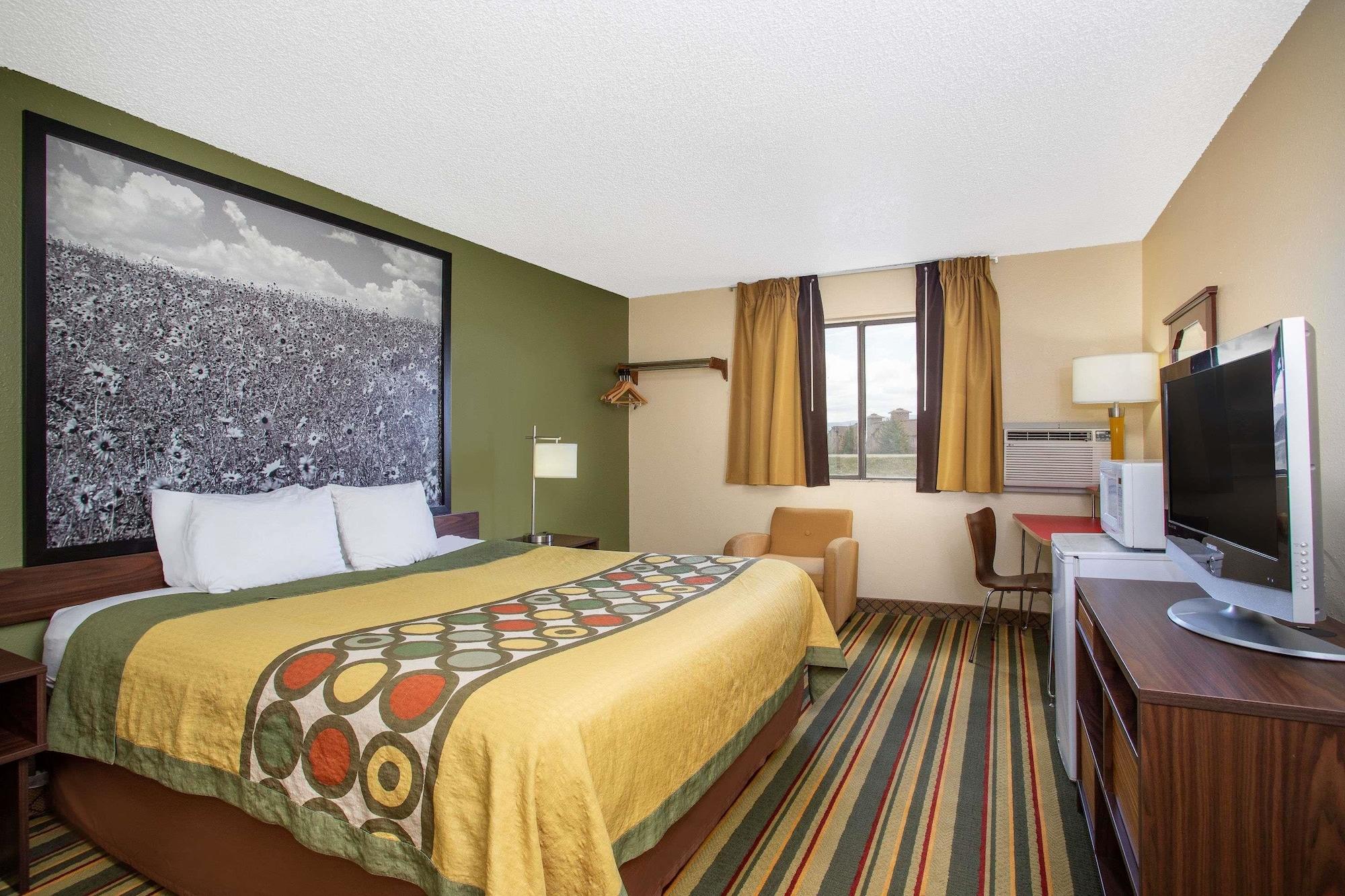 Super 8 By Wyndham Hotel