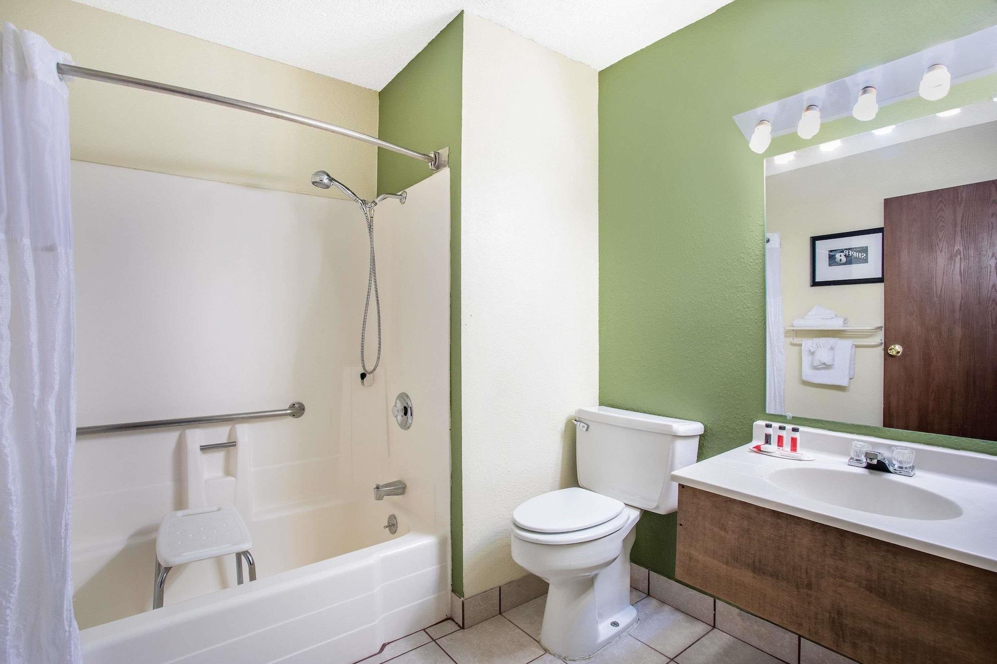 Super 8 By Wyndham Hotel